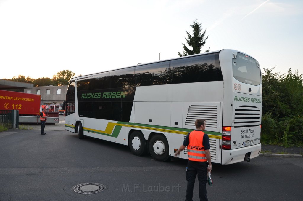 Einsatz BF Koeln Klimaanlage Reisebus defekt A 3 Rich Koeln hoehe Leverkusen P197.JPG